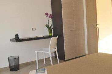 B&b Cous Cous People