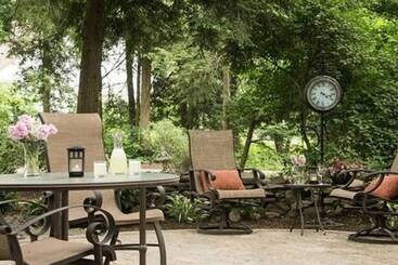 Caldwell House Bed And Breakfast