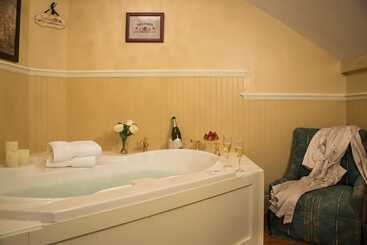 Caldwell House Bed And Breakfast