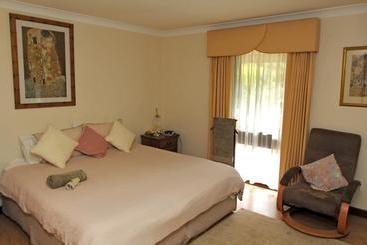 Falls Retreat Bed & Breakfast