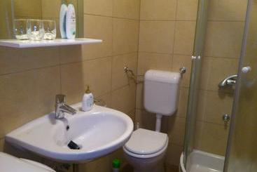 בית מלון כפרי Guesthouse Zeko Rozat