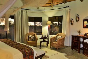 בית מלון כפרי Wildtrack Safaris Eco Lodge