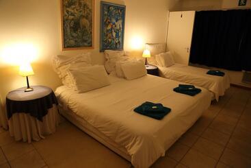 ツーリストアパートメント Clinch Self Catering