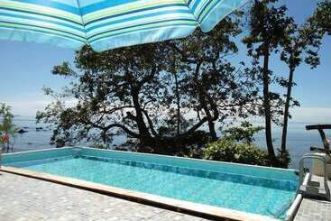 Hotel Banana Sunset Bar & Bungalows