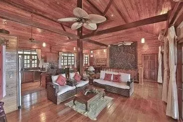 Apartaments turístics Presidential Thai Villa