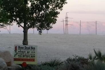 Majatalo Rose Dead Sea Neve Zohar