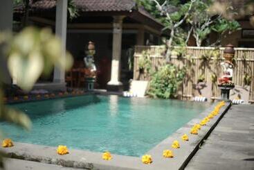 Szálloda Teba Junjungan Cottages