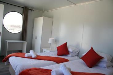 هاستل Adventure Village