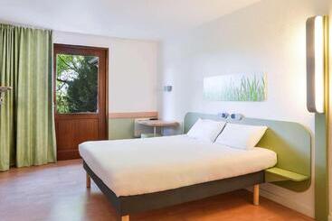 בית מלון כפרי Ibis Budget Villefranche