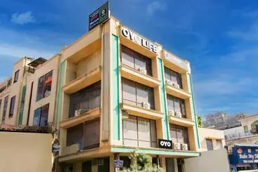 Hotel Roomshala 081 Manya Residency