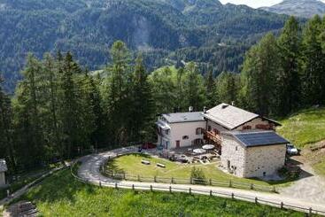 Hostel Ristoro Buril