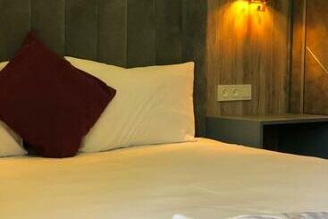 Отель Renaissance Boutique