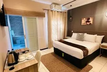 تختخواب و صبحانه Live Inn Luxury Suites