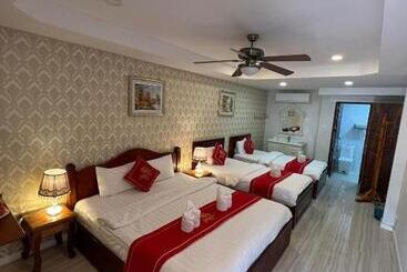 هتل Golden Lotus Namkhan River View