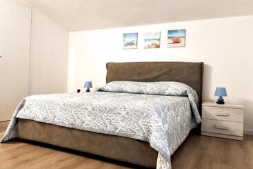 膳宿费 Algherolux  Free Secured Parking For Cars And Motorbikes