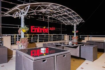 Forbes Hotel And Apartment