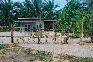 Pension Baan Namthip Homestay Trang บ้านน้าทิพย์ โฮมสเตย์ตรัง