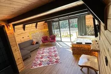 Resort Seri̇ndere Bungalow