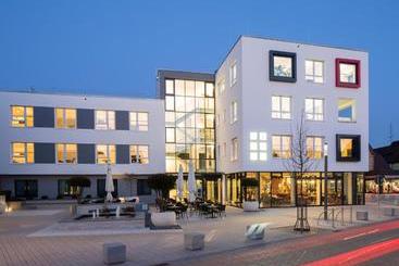 בית מלון כפרי Logis First Class Business Suites