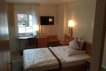 Отель Restaurant Zum Heidekrug