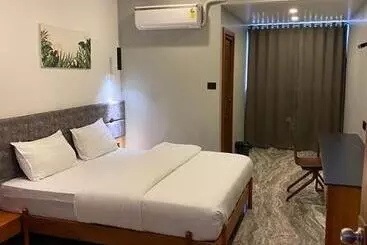 ユースホステル Luxe Inn