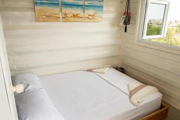 هاستل Marine Surf