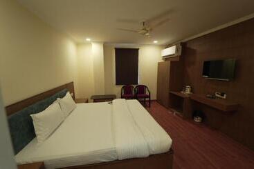 بنسيون Icon Palace Inn