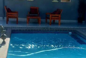 تختخواب و صبحانه Eagles Fountain Self Catering Apartment