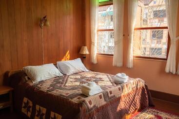 Hotel บ้านกิจเสรี