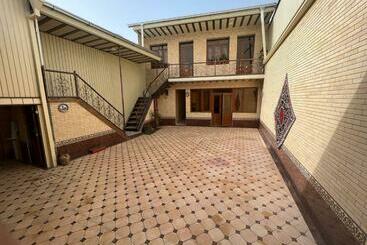 פנסיון Family Guest House Seven