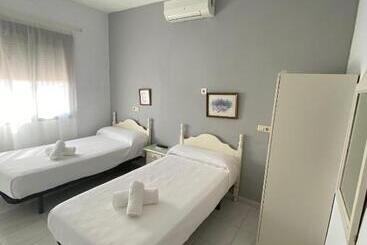 פנסיון Hostal Carlos Iii