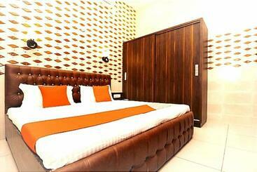 هتل Barak S Stays Lpu Law Gate Couples, Parents, Students Favourite