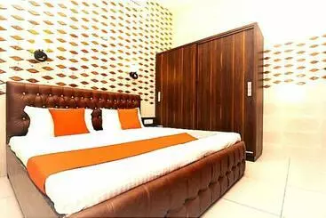 Hotel Barak S Stays    Lpu Law Gate    Couples, Parents, Students Favourite
