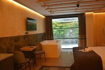 ホテル Doğal Sui̇t Bungalov