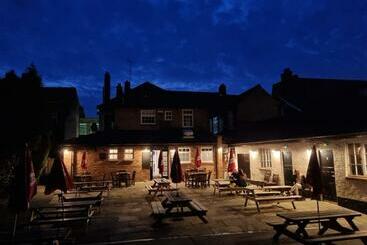 Отель The Gillygate Bar And Rooms