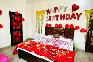 호텔 Oyo 81207 Elginn Blu  And Restaurant