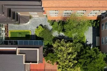 ホテル Thrive, A Tropical Courtyard