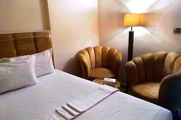 پانسیون Frank In Guest House