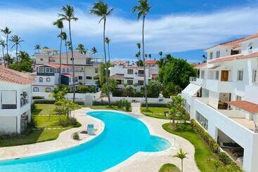 هتل Los Corales Villas And Suites   Beach Club, Spa, Restaurants