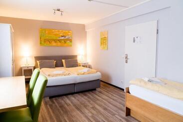 هتل Schroeders Stadtwald