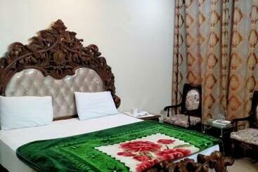 پانسیون Sk Travellers Inn