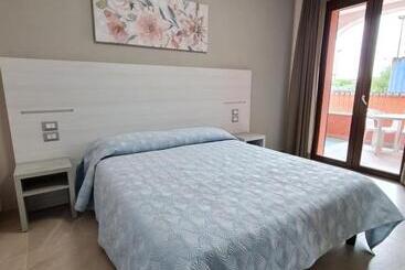 Pansiyon Le Anfore Di Nora Domo