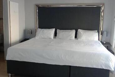 Hotel Tony Hill Manor House