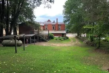 Retkeilymaja The Burlington Hotel & Bar   Alma Wi