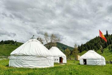 هاستل Jyrgalan Yurt Lodge