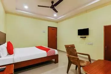 ホテル Oyo Home 37838 Bahavni Residency