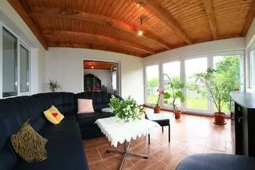 Pensão Busta House