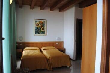 فندق Tiziana Garnì