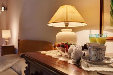 فندق Antico Borgo San Lorenzo Relais & Residence