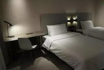 Hanting Hotel Shijiazhuang Jianhe Bridge Metro Station